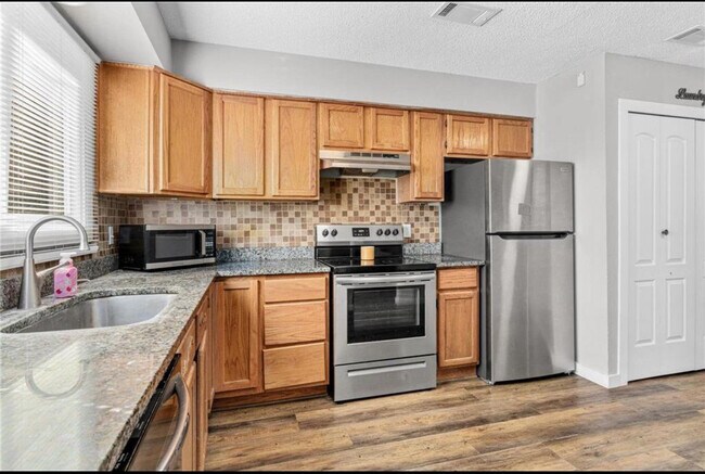 Foto del edificio - 6832 76th Ave N