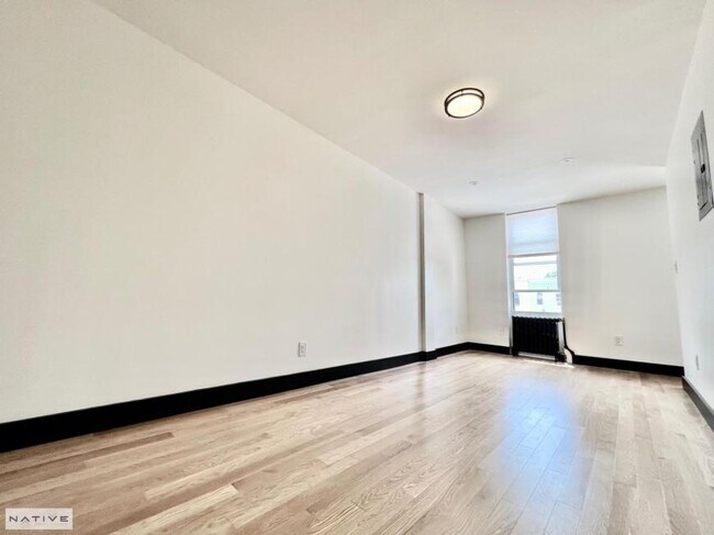 Foto del edificio - 3 bedroom in BROOKLYN NY 11220