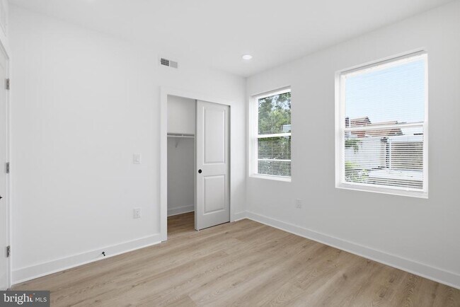 Foto del edificio - 2216 N Franklin St