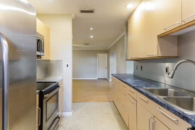 Foto del edificio - 5621 NE 16th Ave