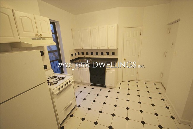 Building Photo - 64 Church Ave