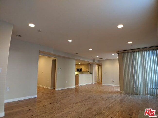 Foto del edificio - 5143 White Oak Ave