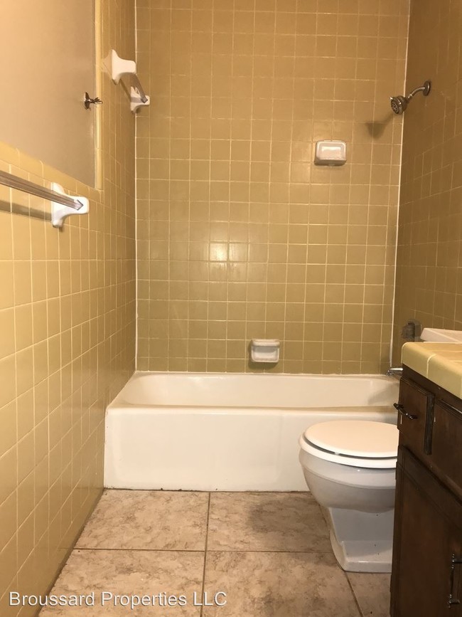 Building Photo - 1 br, 1 bath Apartment - 117 Bayou Street