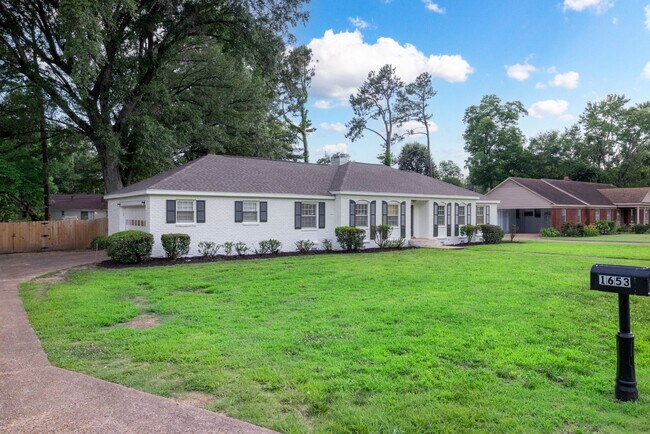 Building Photo - Recently renovated home in Whitehaven