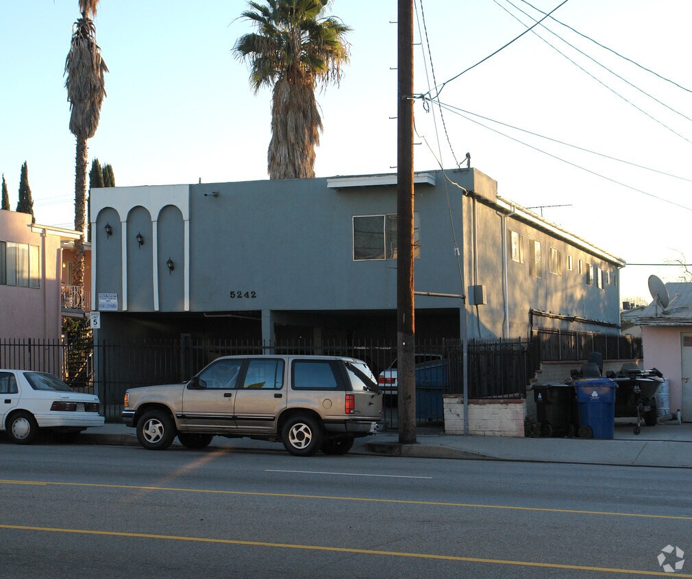 Primary Photo - 5242 Cahuenga Blvd