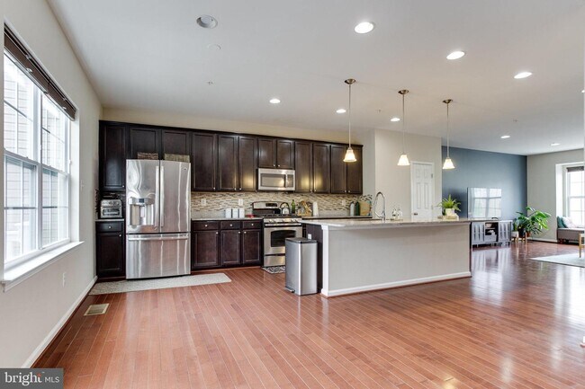 Building Photo - 6766 Green Mill Way