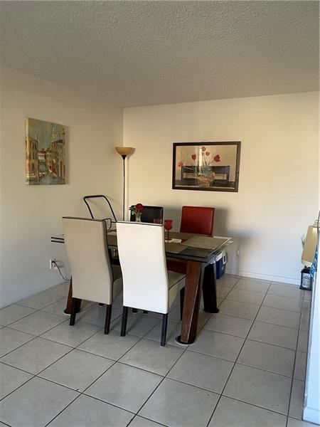 Foto del edificio - 708 Sunny Pine Way