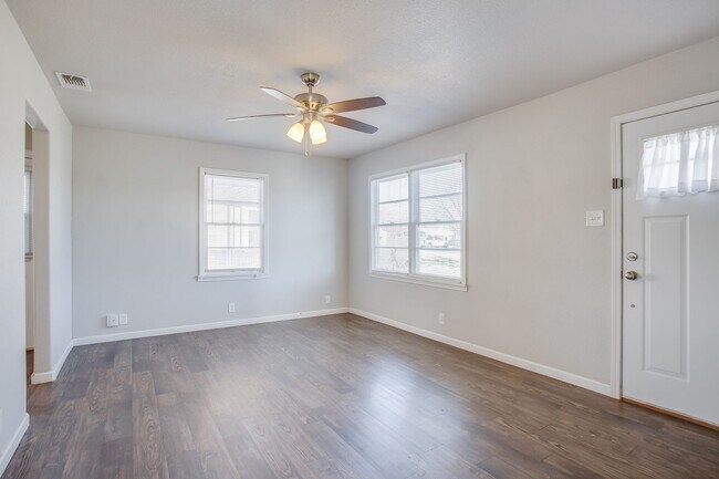 Building Photo - Update Two Bedroom With Modern Flair Conve...