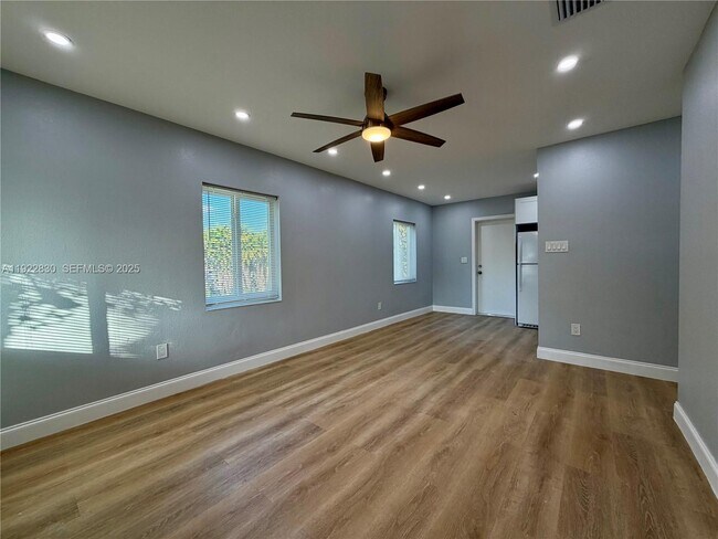 Foto del edificio - 16521 NW 18th Ct