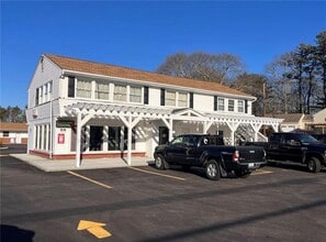 Building Photo - 110 Post Rd