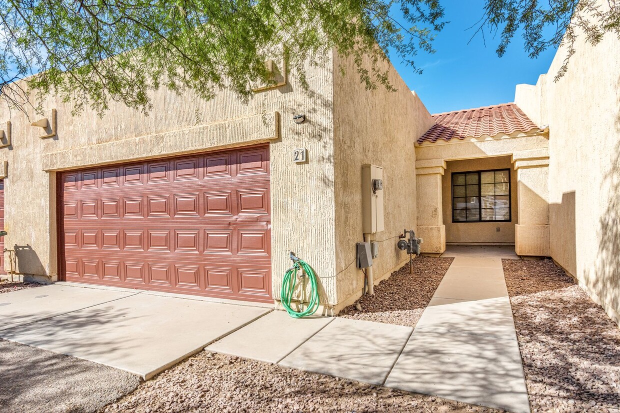 Primary Photo - Quaint townhome in Tierra Palmas!