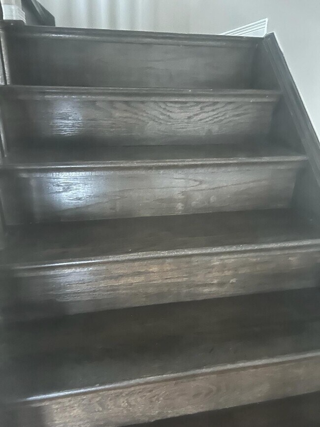 Hardwood stairs and carpet free home - 12482 Old Kennedy Rd