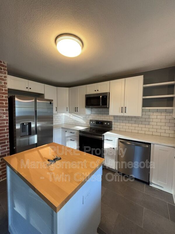 Primary Photo - 10425 32nd Ave N