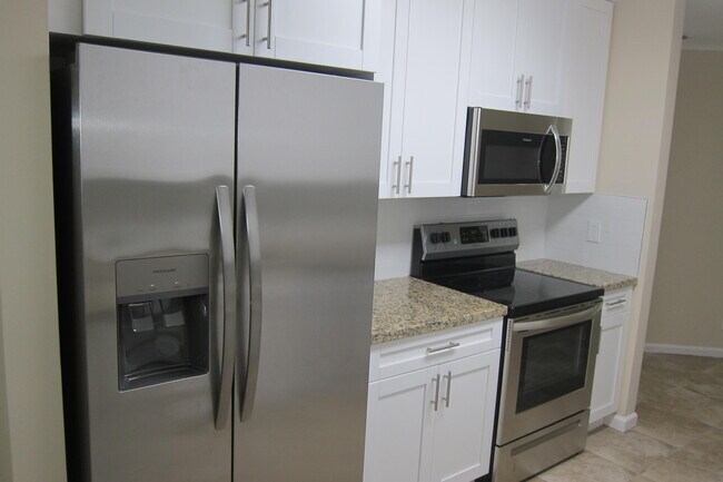 Foto del edificio - 1517 Woodbridge Lakes Cir