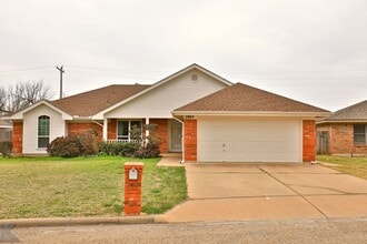 Building Photo - 2965 Red Oak Cir