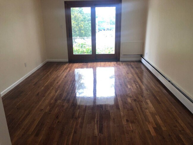 Building Photo - 75 Astoria Blvd