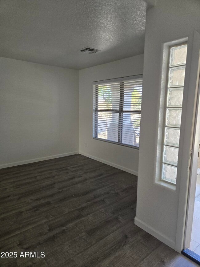 Building Photo - 12929 W Palm Ln