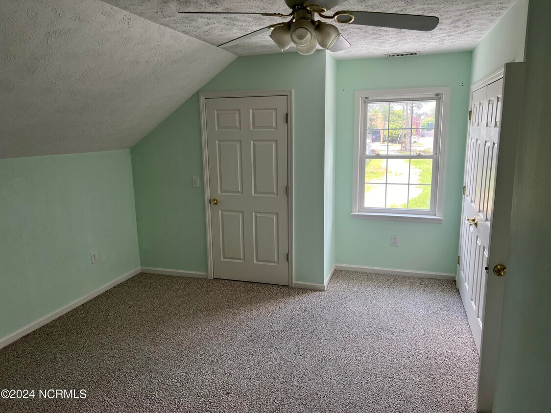 Foto del edificio - 350 NW Broad St