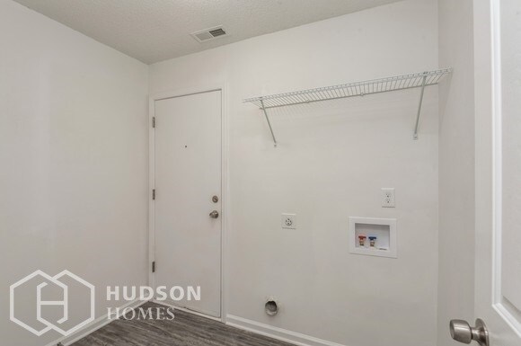 Foto del edificio - NOW AVAILABLE! - 11205 Amber Glen Dr, Char...