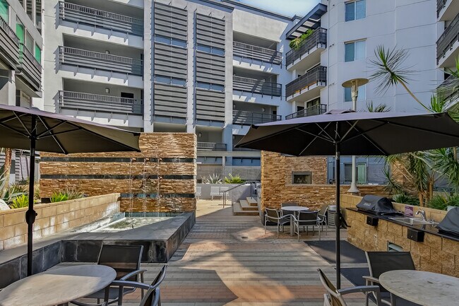 Foto del edificio - 629 Traction Ave