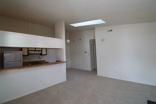 Foto del edificio - 2 bedroom 1 bath condo near Town Center in...