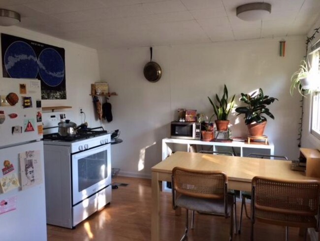 Foto del edificio - 347 1/2 S Davisson St