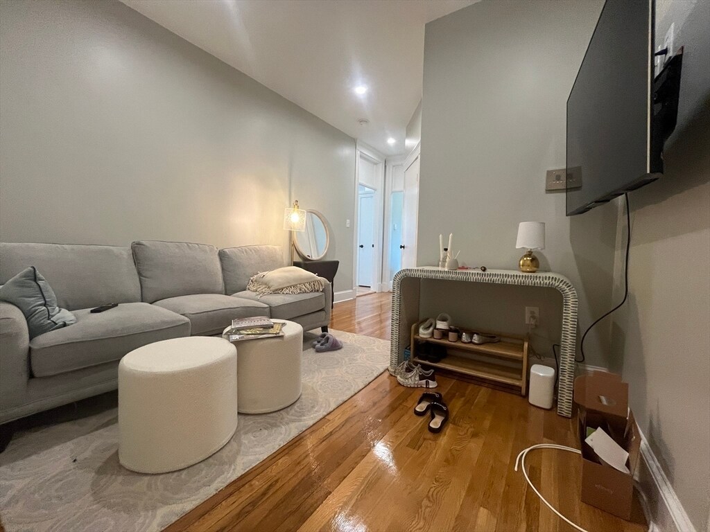 Foto principal - 73 Park Dr