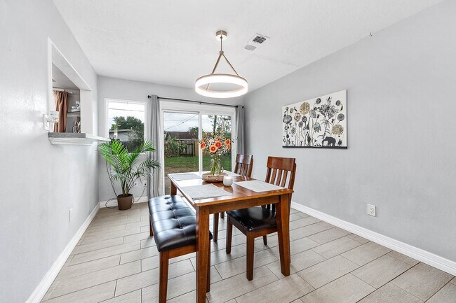 Foto del edificio - 7230 Edgemoor Dr