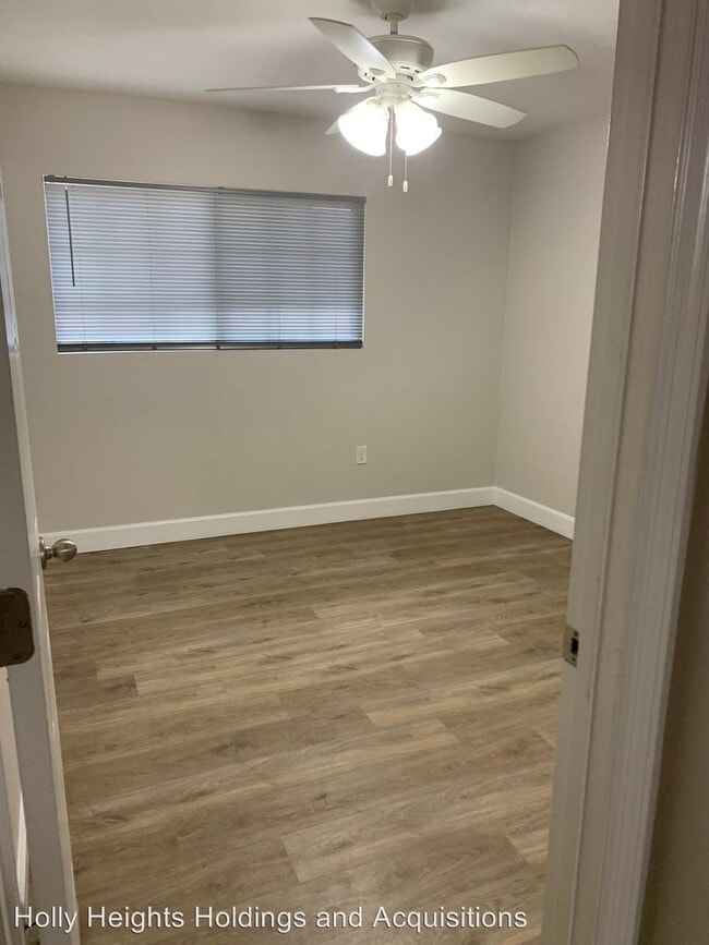 Building Photo - 2 br, 1 bath Apartment - 718 SW 67th Ter