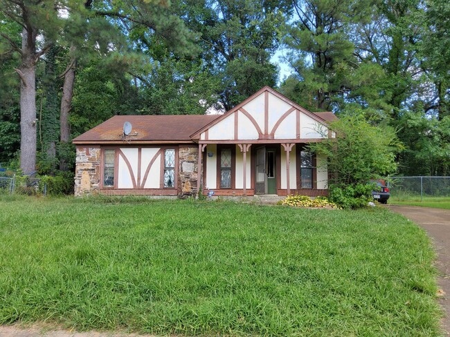 Building Photo - 3907 Lowin Cove