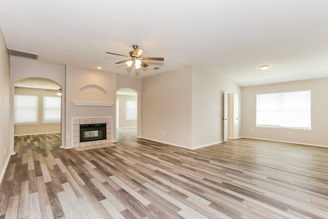 Building Photo - 8132 Fox Chase Dr