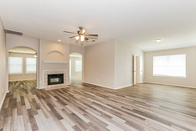 Foto del edificio - 8132 Fox Chase Dr
