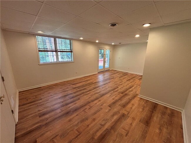 Building Photo - 1138 Arlington Pkwy NE