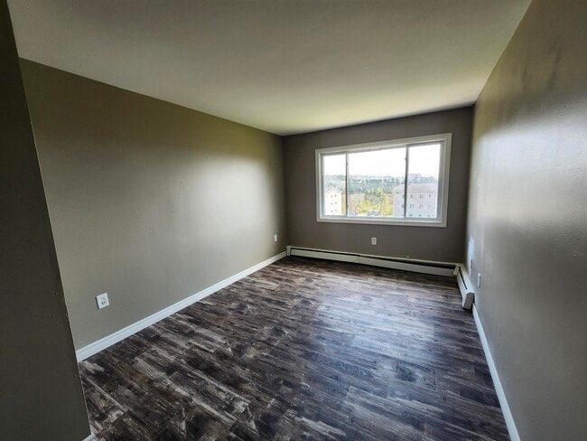 Building Photo - 7 Roxbury Dr