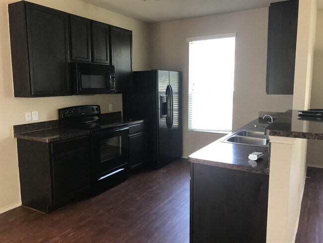 Building Photo - 1605 Cambridge Dr