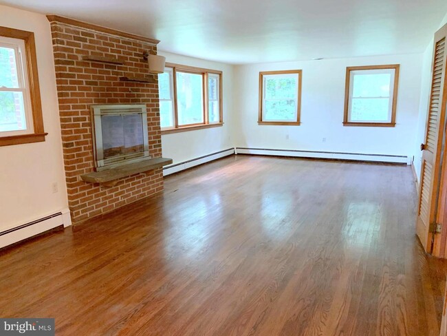 Building Photo - 1055 Rees Rd