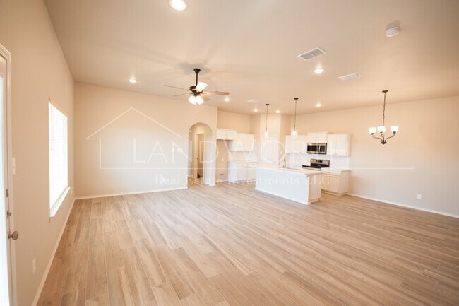 Foto del edificio - 3/2/2 Beautiful Townhome