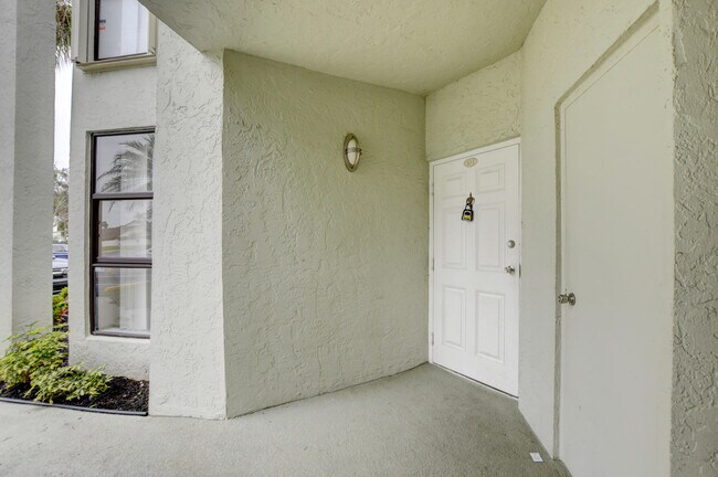 Foto del edificio - 6444 Costa Dr