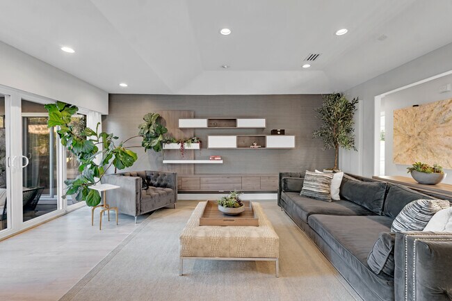 Foto del edificio - 4716 Tyrone Ave