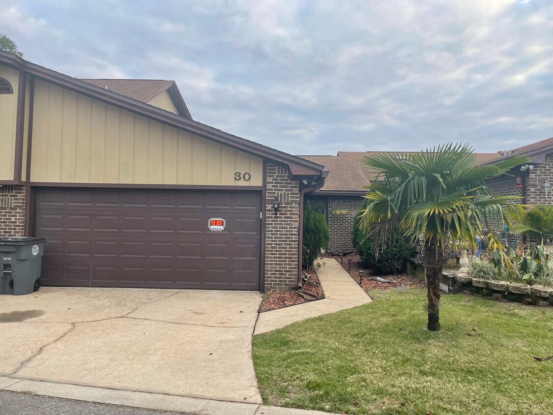 30 Hidden Cove Way, Valparaiso, FL 32580 Townhome Rentals in