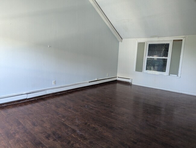 Foto del edificio - 581 Proctor Ave
