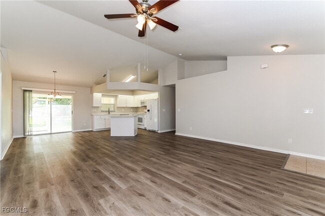 Building Photo - 349 SW 28th Pl