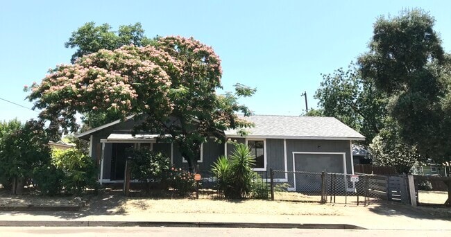 Building Photo - 3055 Spencer Ave