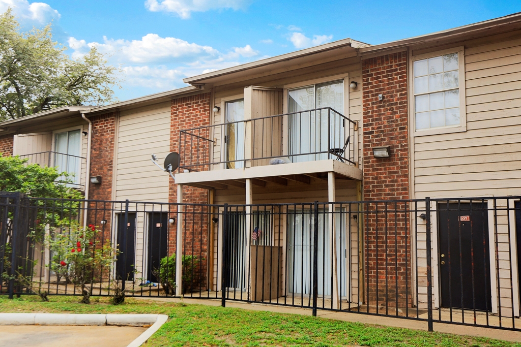 Primary Photo - The Crossings at Ashton Place Apartments