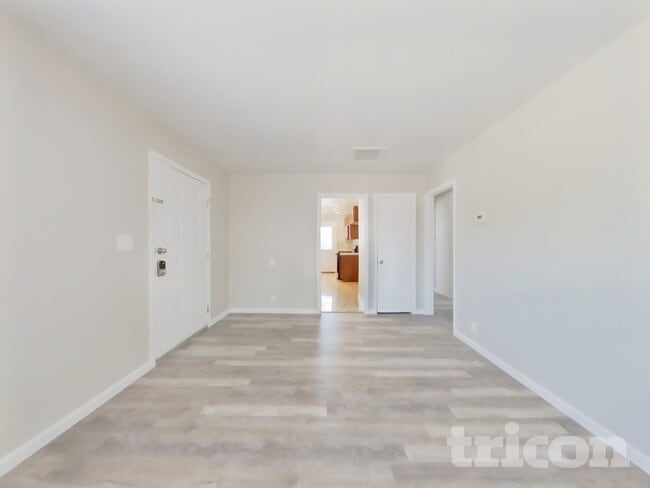 Foto del edificio - 1126 W Ovington St