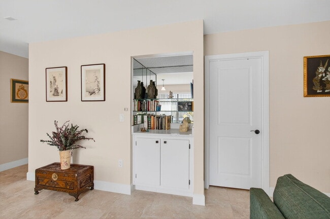 Building Photo - 30 Southport Ln