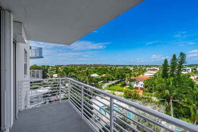 Building Photo - 2851 S Ocean Blvd
