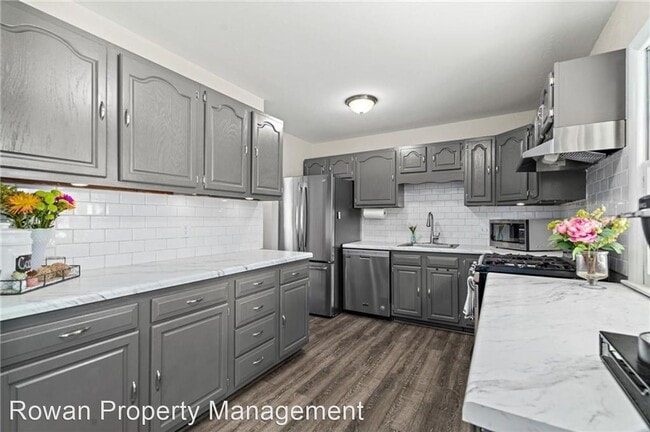 Building Photo - 3 br, 1 bath House - 9720 England Dr.