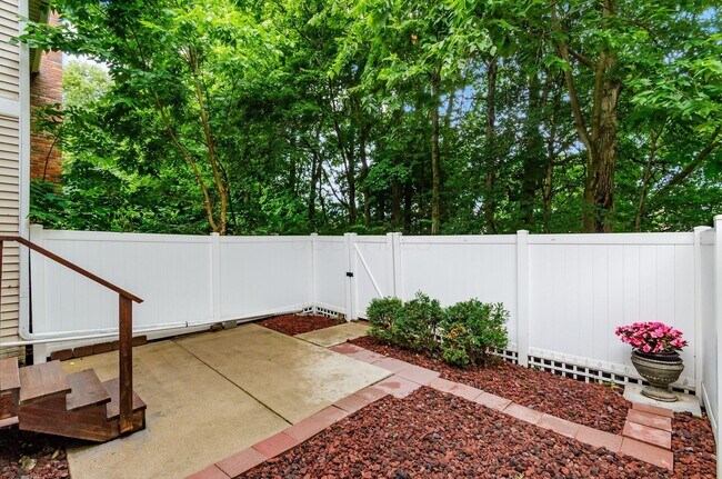 Foto del edificio - 5841 Elmbridge Ln