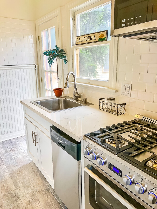 Building Photo - 237 Pacific St